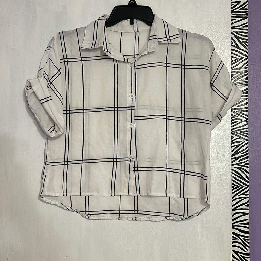 Black and white short sleeve blouse